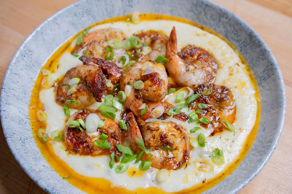 Cheesy Grits with Shrimp