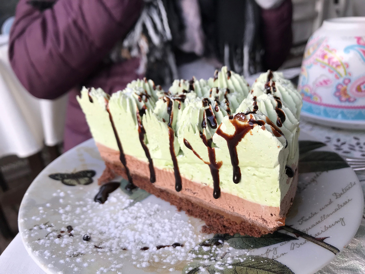 Just the Right Bite: 2022 Dessert Trends2 Just the Right Bite: 2022 Dessert Trends2